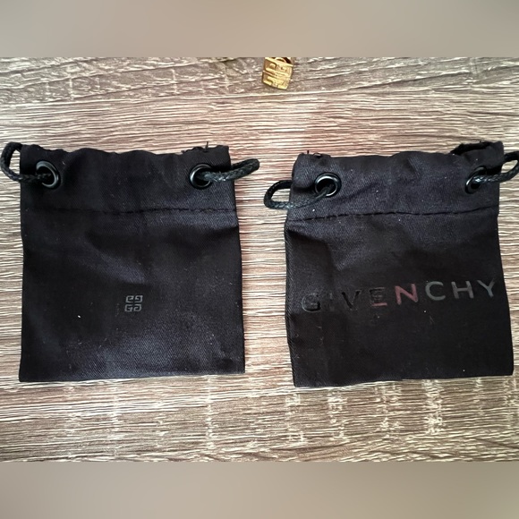 Authentic Givenchy 4G Stud Earrings Silver Gold Toned - Picture 5 of 12